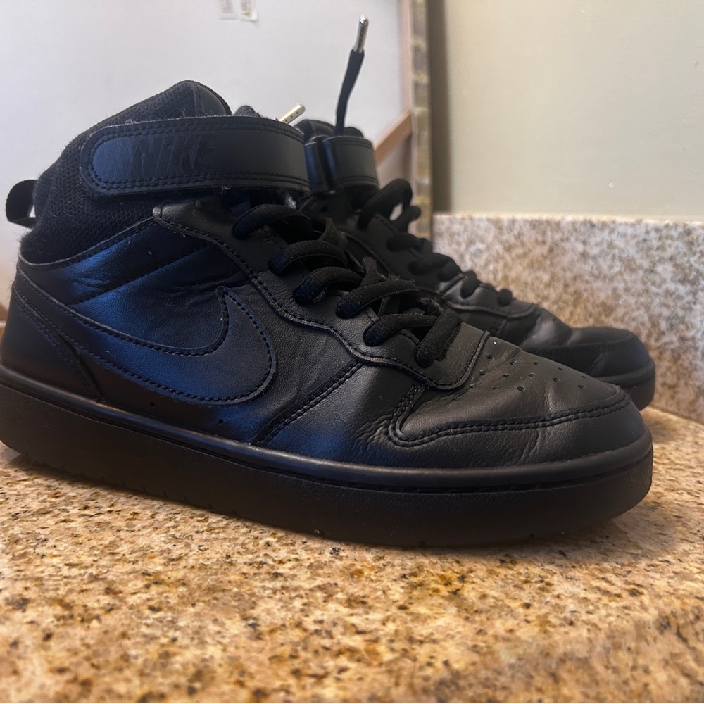 Nike Court Borough Size 6 Mid 2 Casual Black Leather High-Tops